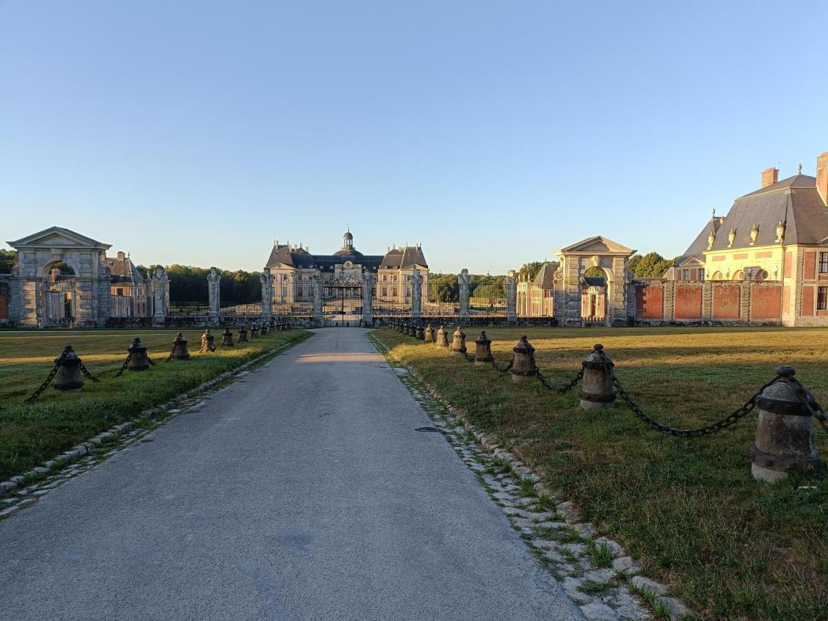 Mettez Vous Au Vert Pres Du Chateau De Vaux Le Vicomte En Sous Sol Semi Enterre Villa Maincy Luaran gambar